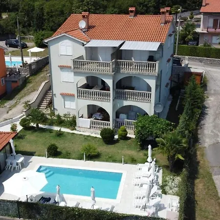 Ljubas Apartment *