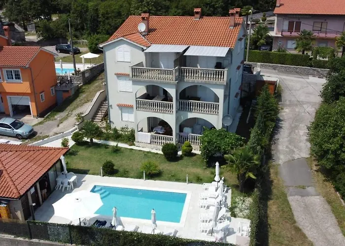 Ljubas Apartamento *